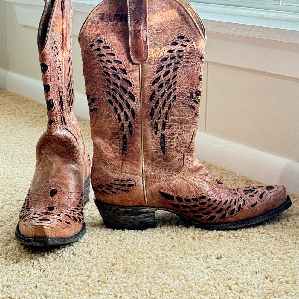 Cavender’s Brand Boots. NEVER WORN. do not have tags. Very Comfy! Size 8 & 1/2 - Picture 3 of 3